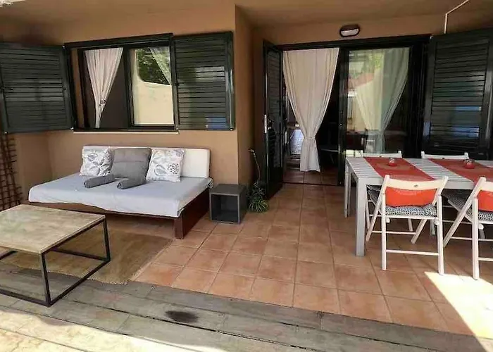 Апартаменты Chez Fileo Avec Piscine En Адехе